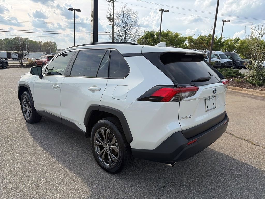 Used 2022 Toyota RAV4 XLE Premium image 2