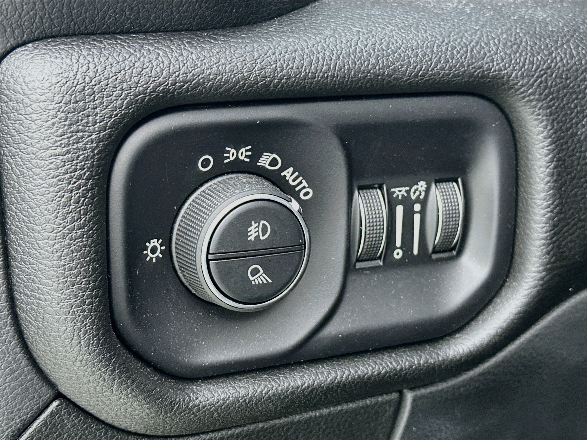 Used 2023 RAM 1500 Laramie AWD/4WD image 10