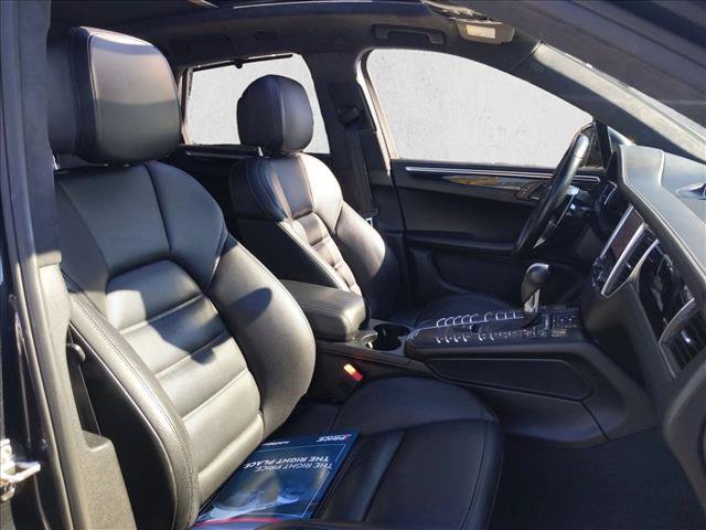 Used 2018 Porsche Macan Turbo AWD/4WD image 22