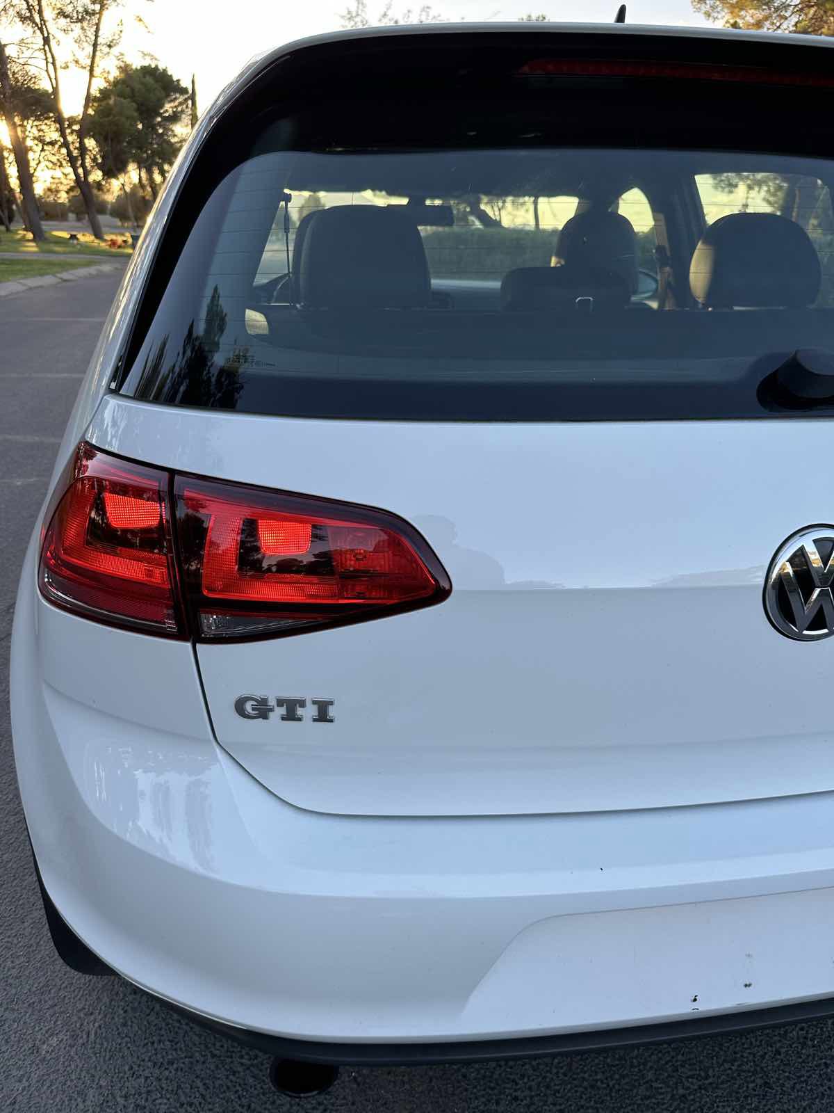 Used 2016 Volkswagen GTI SE w/ Lighting Package (SEL) FWD image 15