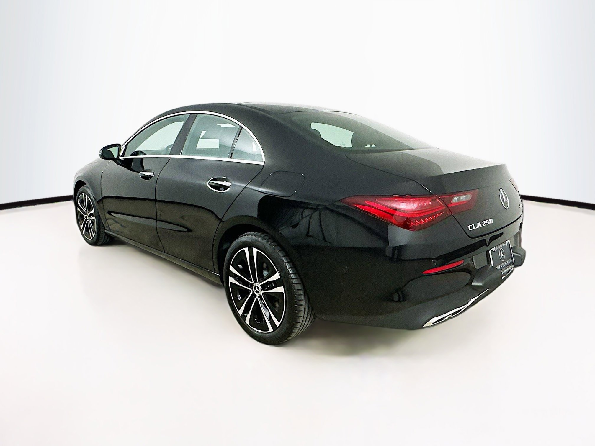 Used 2025 Mercedes-Benz CLA 250 4MATIC image 5