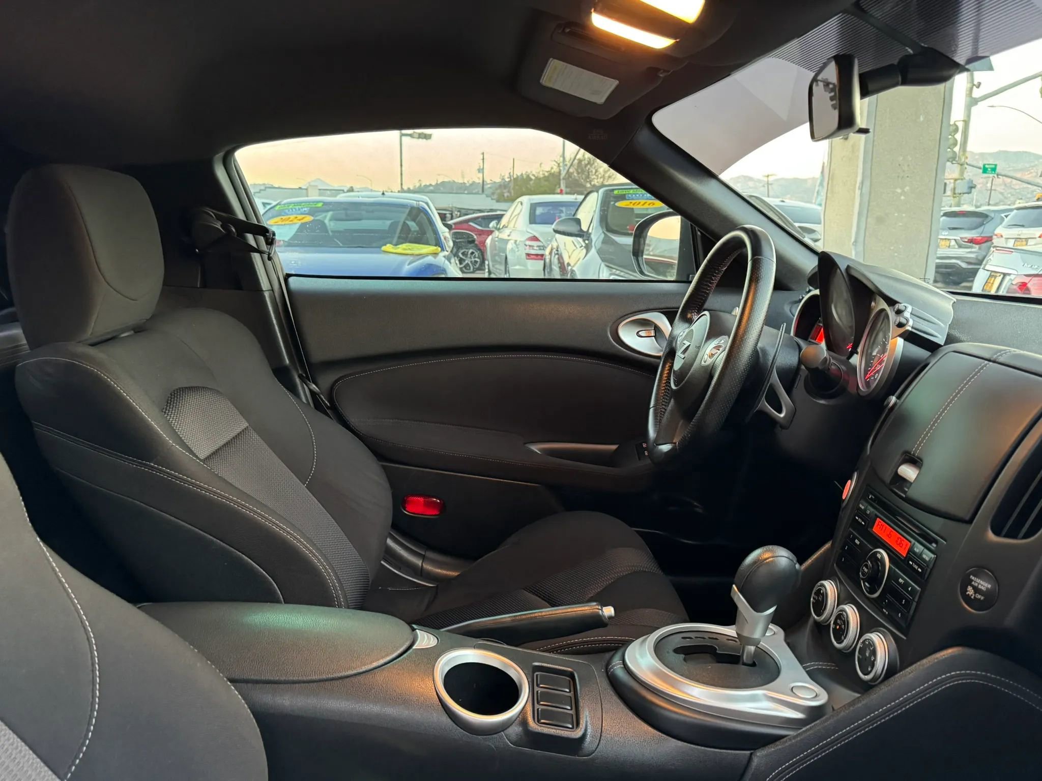 Used 2014 Nissan 370Z Coupe RWD image 19