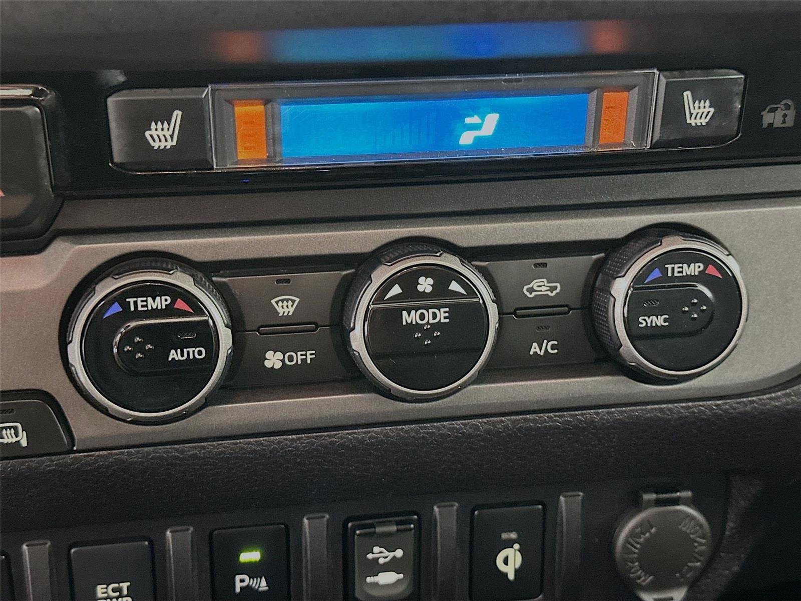Used 2017 Toyota Tacoma TRD Off-Road AWD/4WD image 9