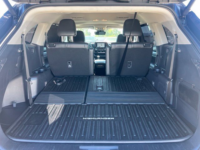 Used 2024 Toyota Highlander XLE AWD/4WD image 47