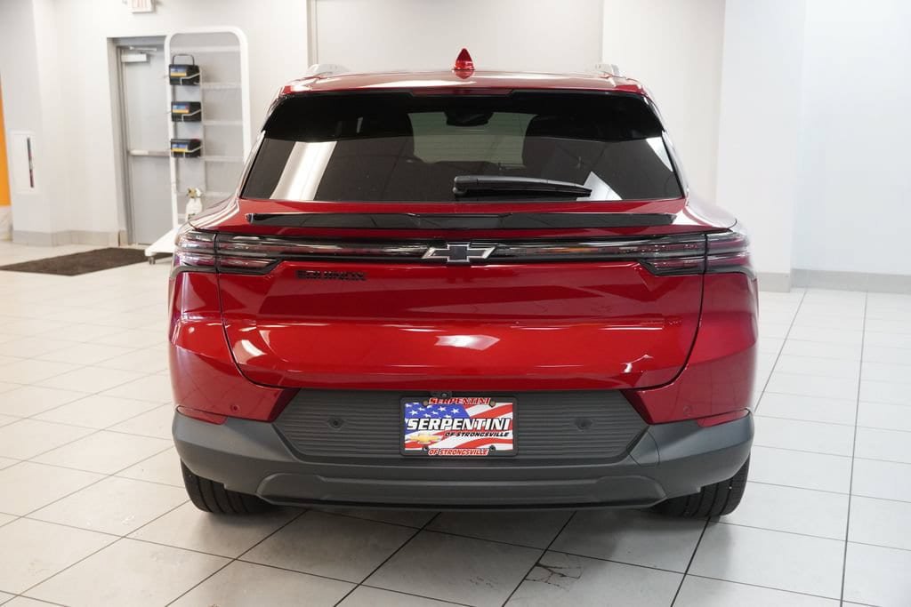 New 2026 Chevrolet Equinox EV LT w/ LPO, Blackout Package FWD image 8