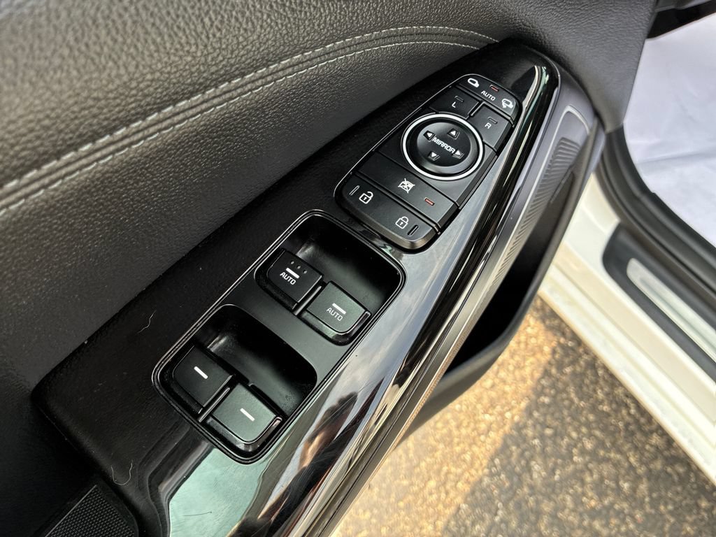 Used 2019 Kia Cadenza Technology FWD image 12