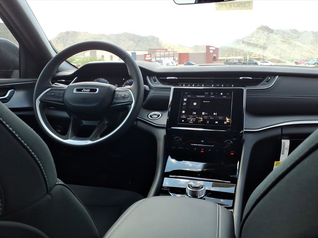 Certified 2025 Jeep Grand Cherokee Laredo image 10