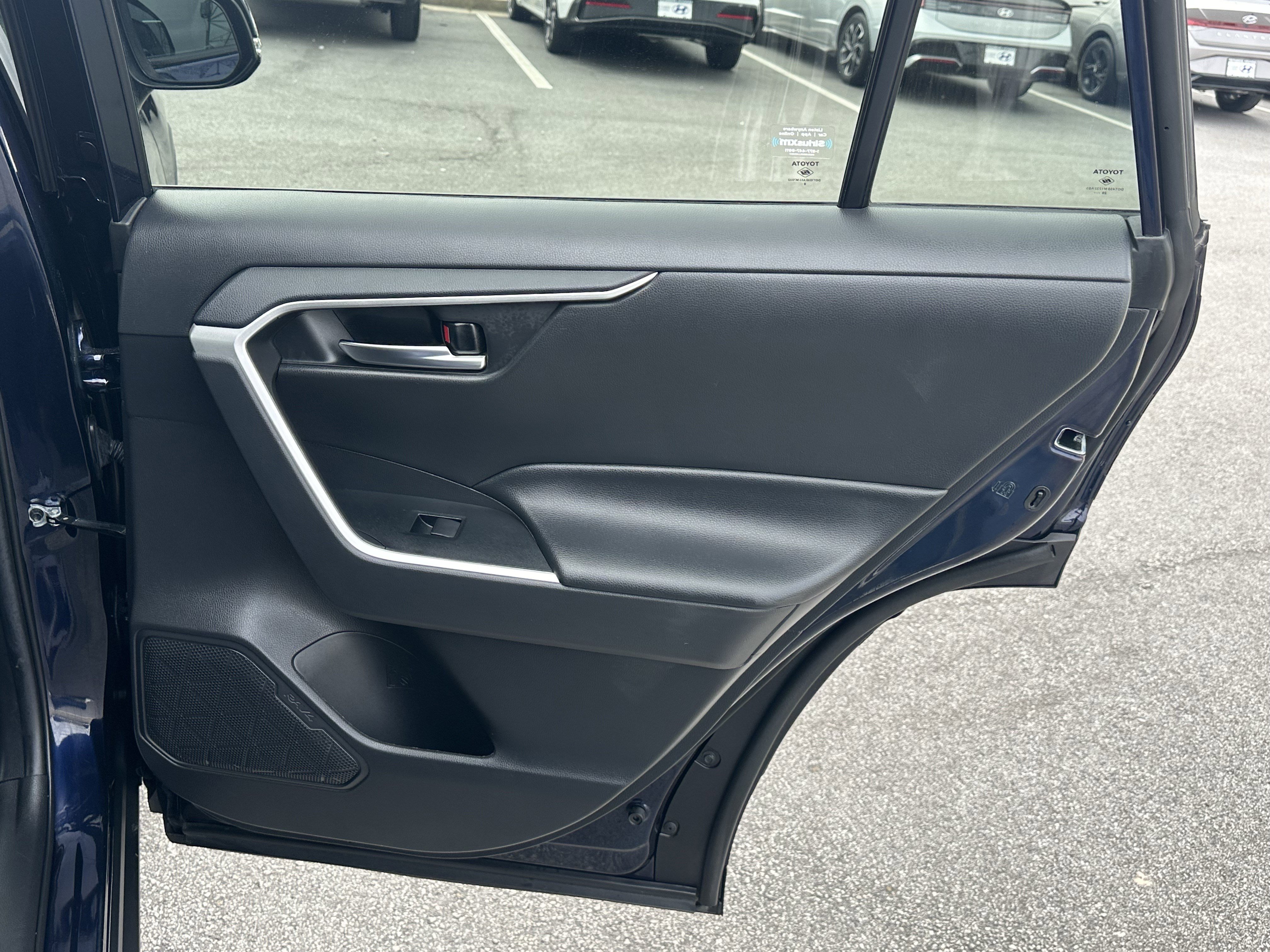 Used 2021 Toyota RAV4 XLE w/ Convenience Package image 18