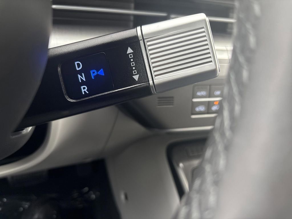 Used 2024 Hyundai Kona Limited image 23