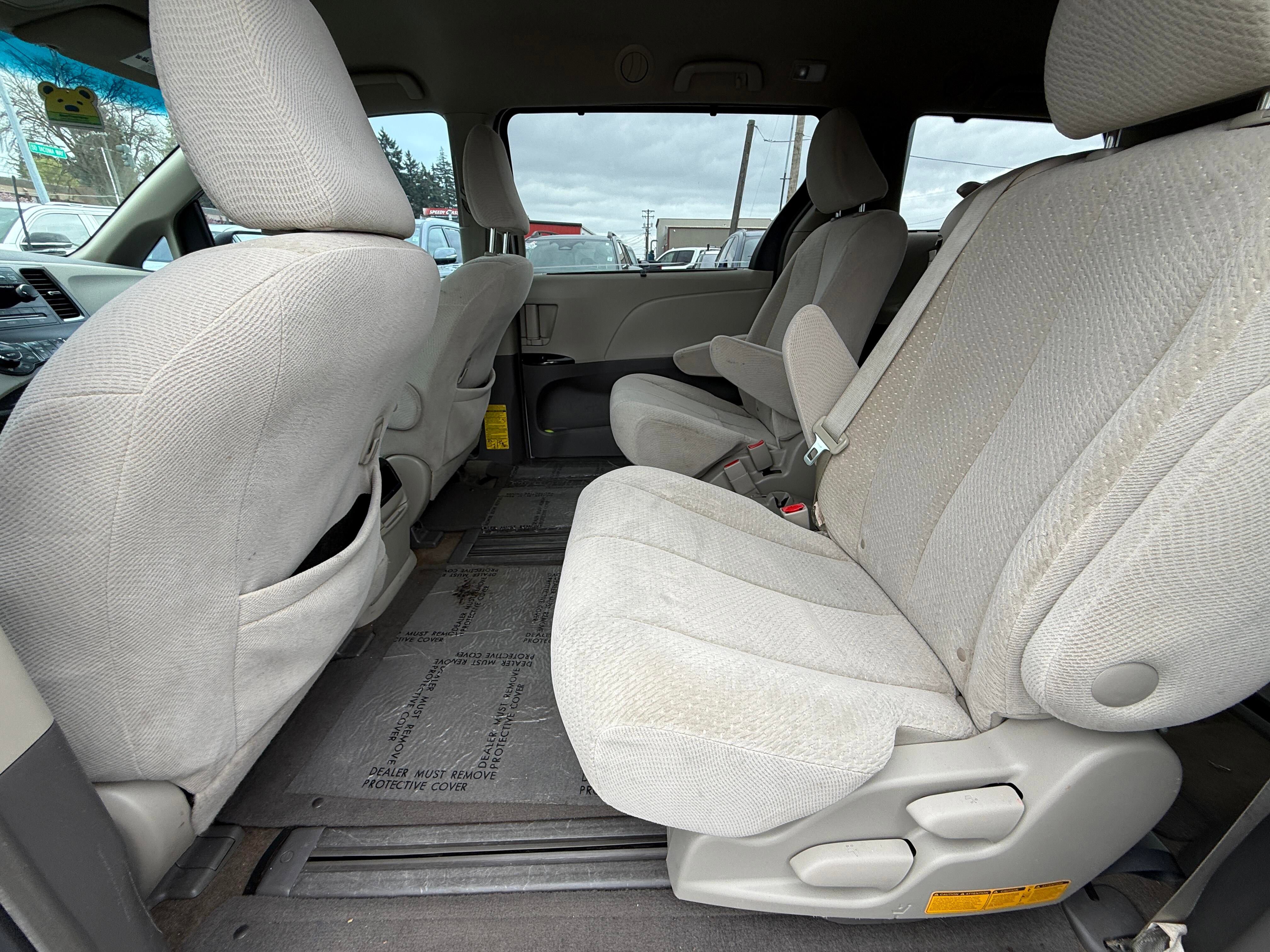 Used 2014 Toyota Sienna LE FWD image 6