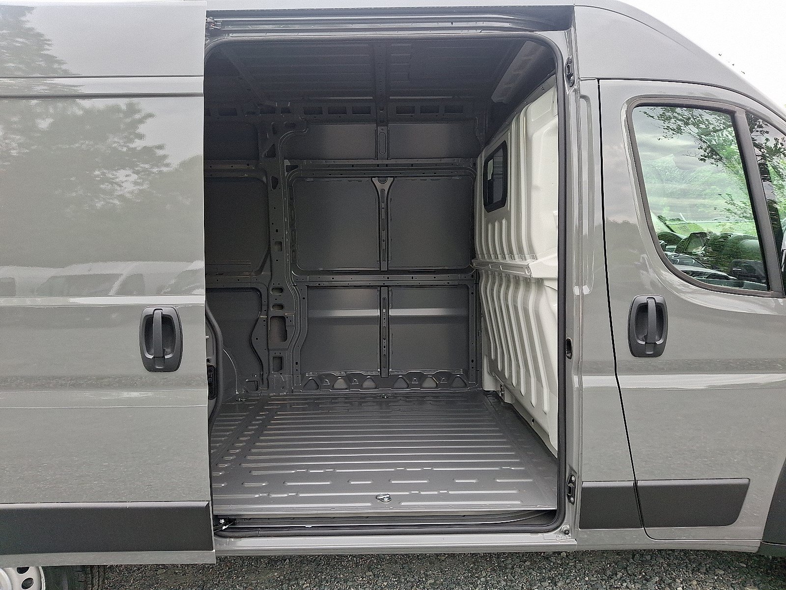 New 2025 RAM ProMaster 2500 w/ Convenience Group FWD image 6