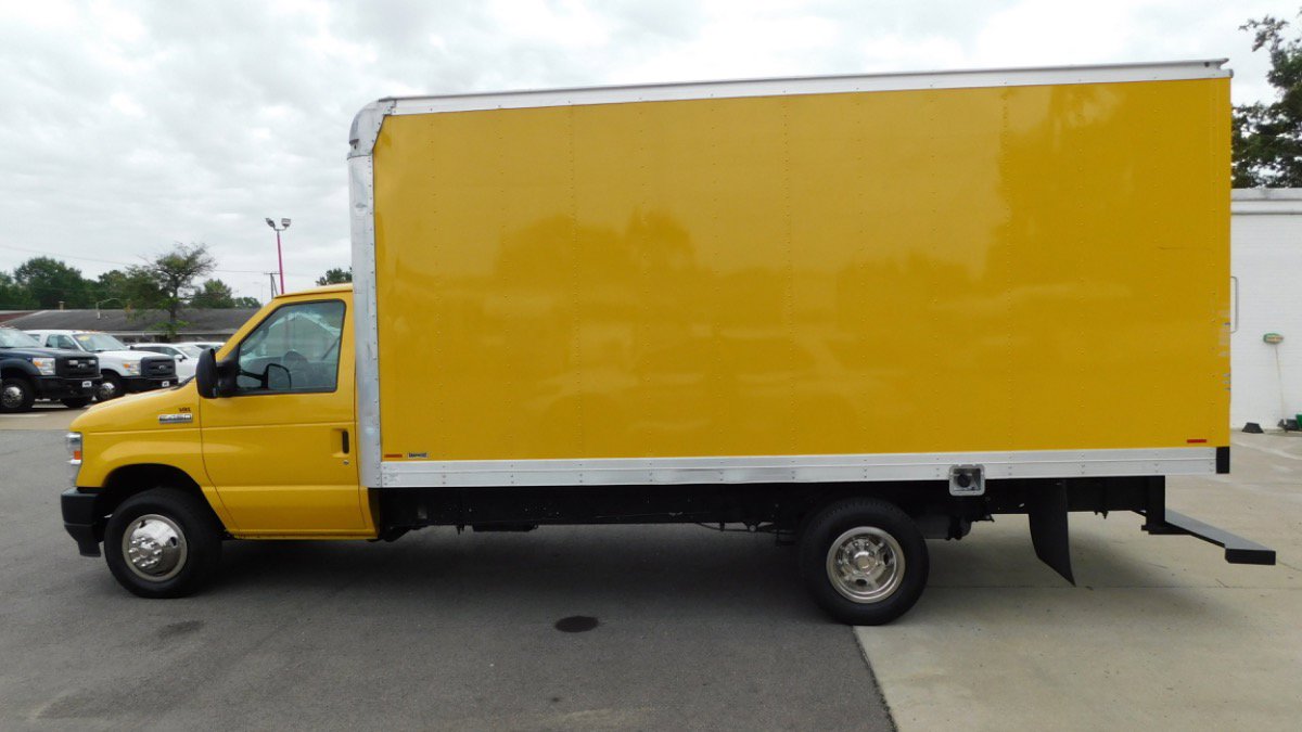 Used 2023 Ford E-450 and Econoline 450 Super Duty w/ Power Windows & Locks Group image 4