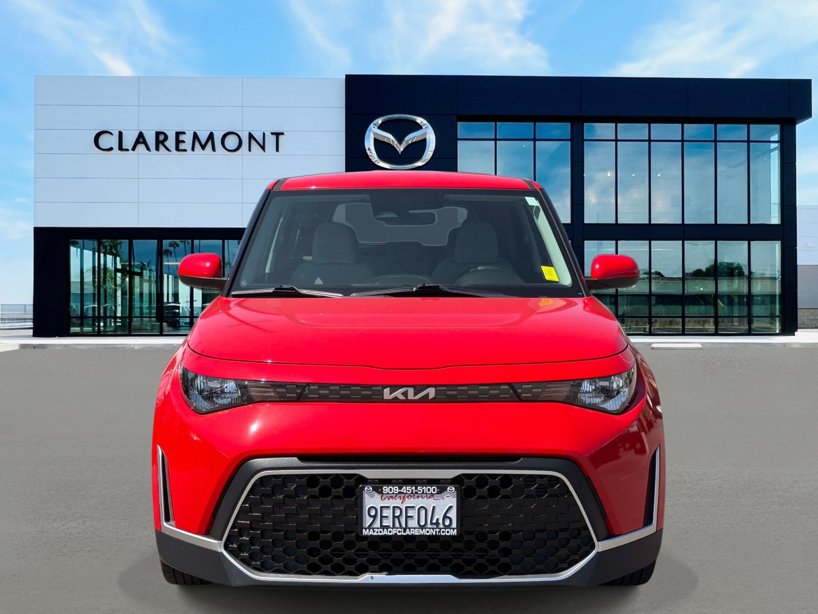 Used 2023 Kia Soul LX FWD image 2