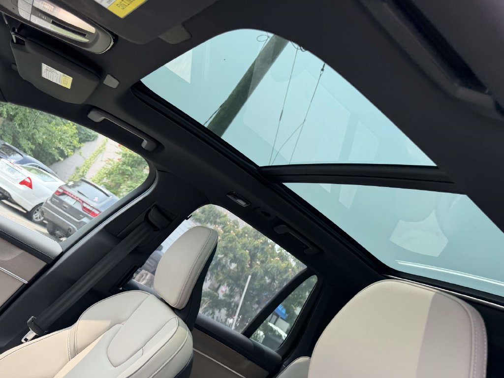 New 2026 Volvo XC90 B6 Plus w/ Protection Package Premier AWD/4WD image 18