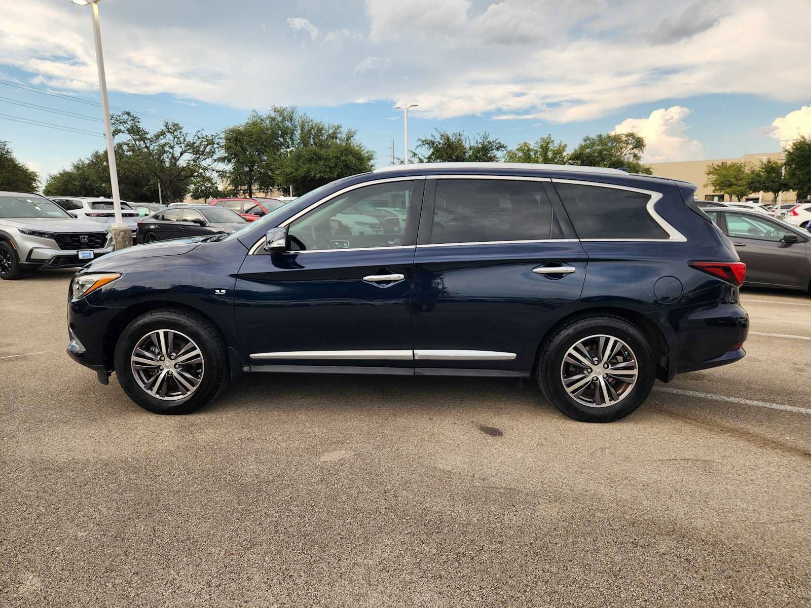 Used 2017 INFINITI QX60 FWD w/ Premium Plus Package image 4