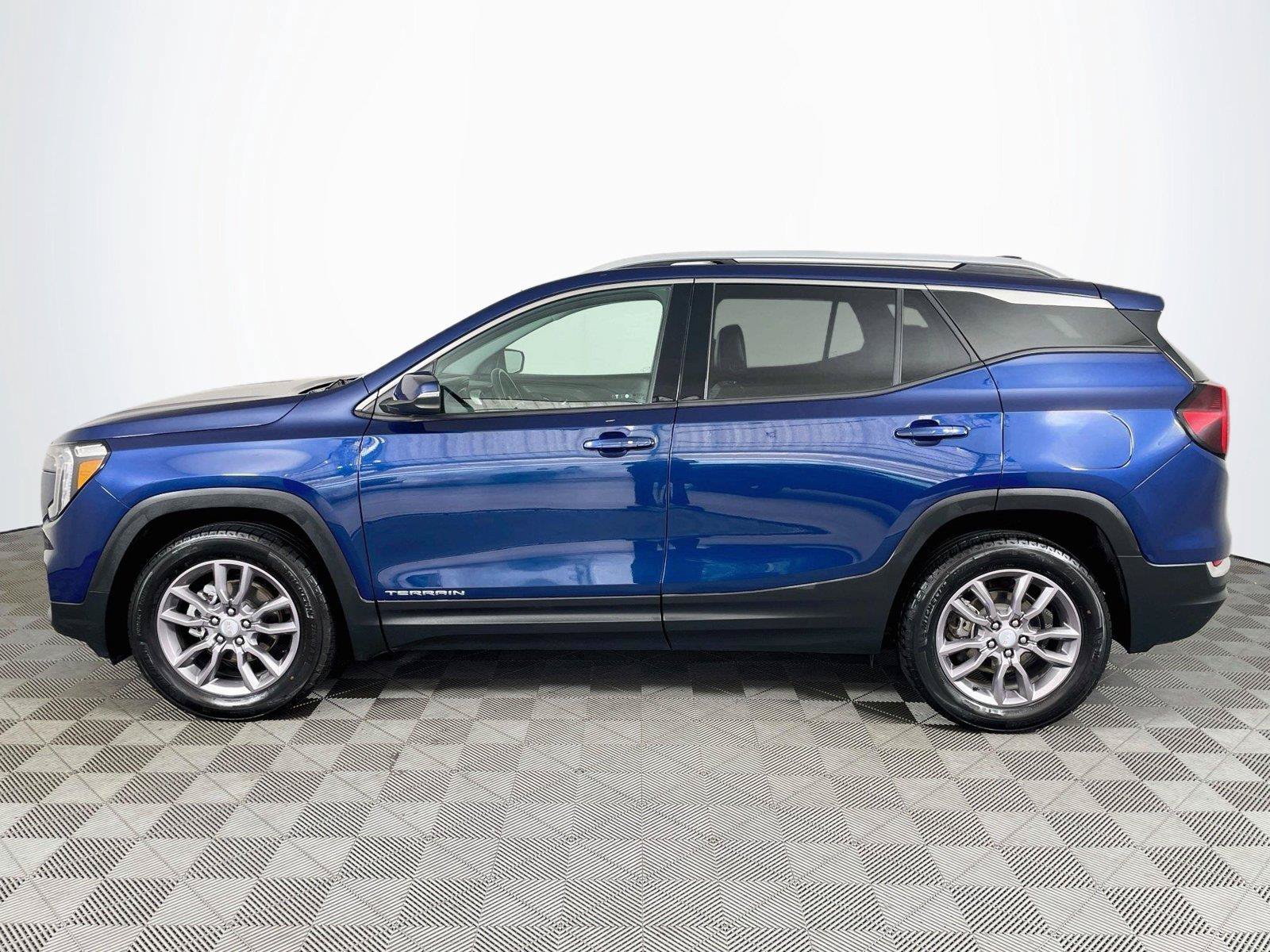 Used 2023 GMC Terrain SLT AWD/4WD image 4