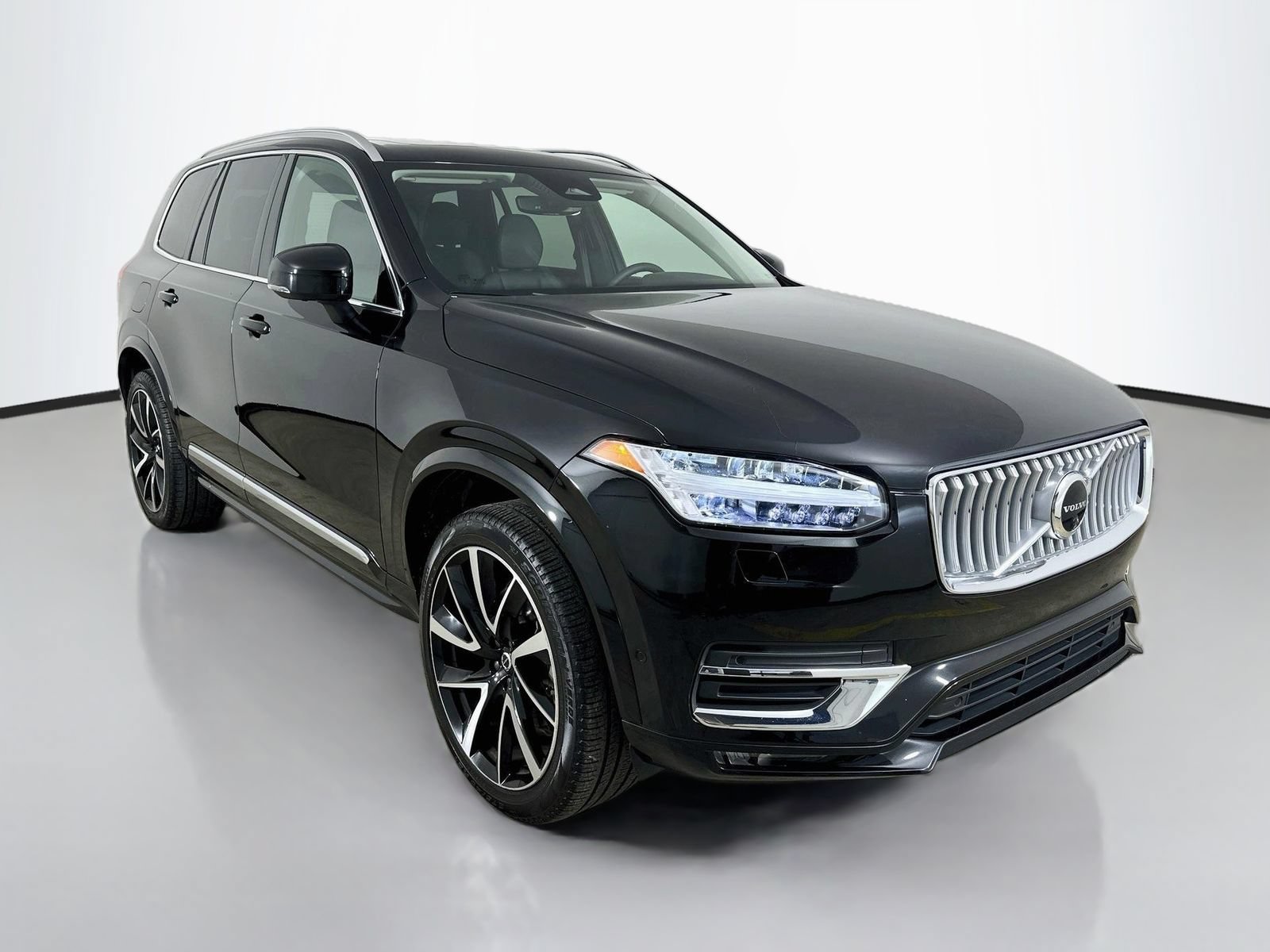 Used 2023 Volvo XC90 B6 Plus AWD/4WD image 3