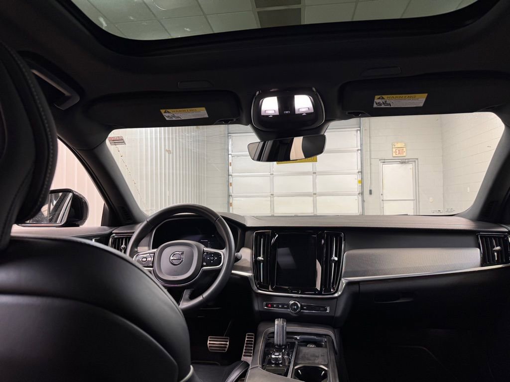 Used 2022 Volvo S90 B6 R-Design w/ Advanced Package image 22