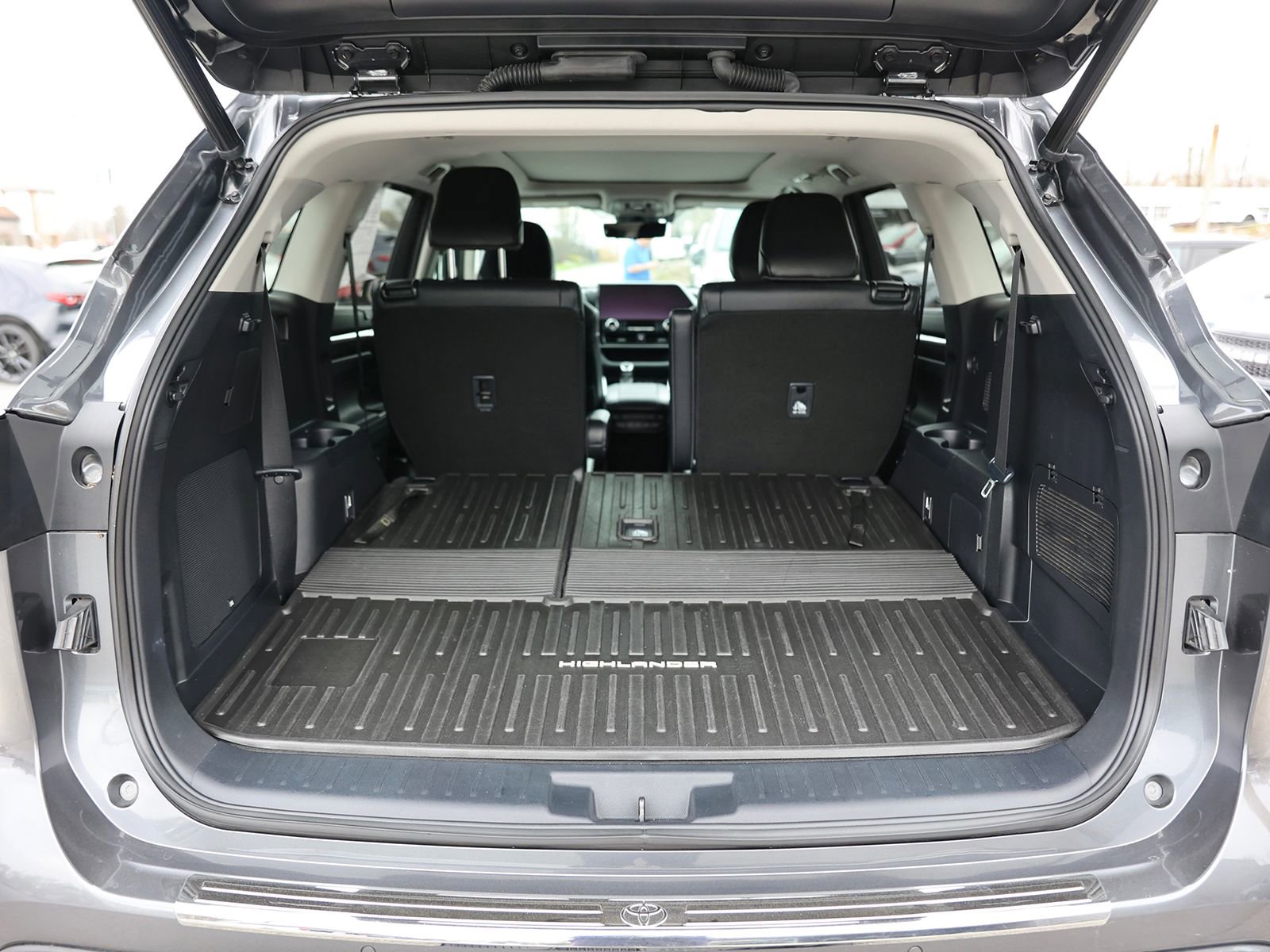 Used 2023 Toyota Highlander Platinum image 13