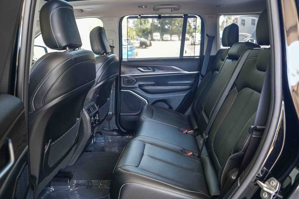 Used 2023 Jeep Grand Cherokee 4WD 4xe w/ Luxury Tech Group II image 18
