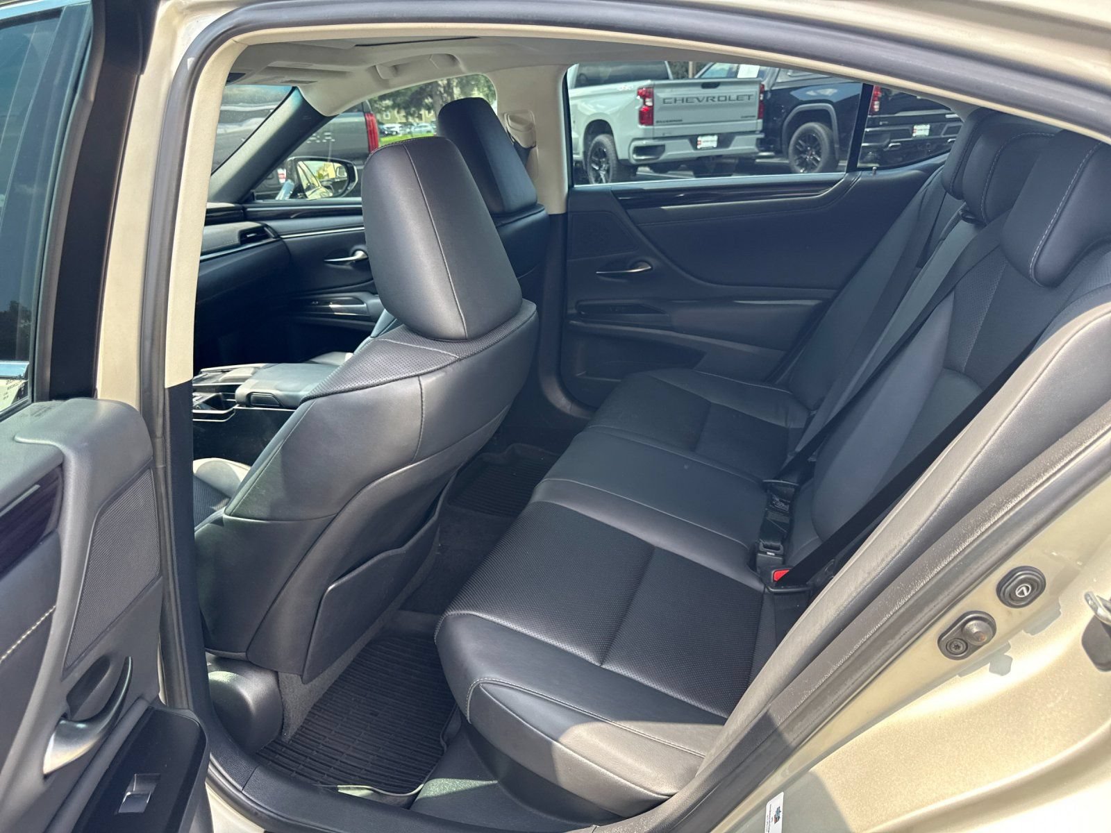 Used 2021 Lexus ES 300h w/ Premium Package FWD image 12