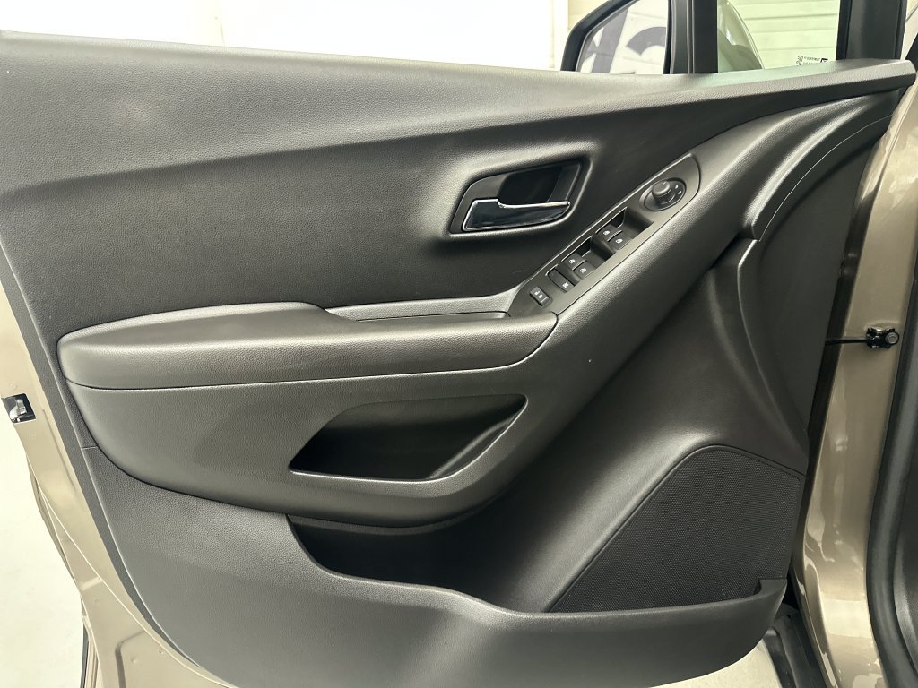 Certified 2020 Chevrolet Trax LT FWD image 23