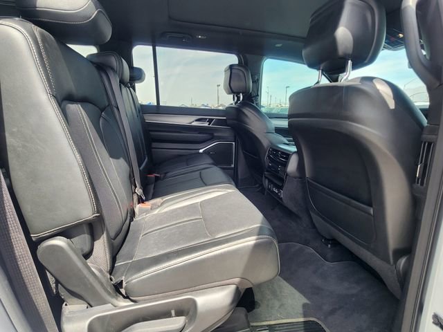 Used 2023 Jeep Wagoneer Series II AWD/4WD image 15