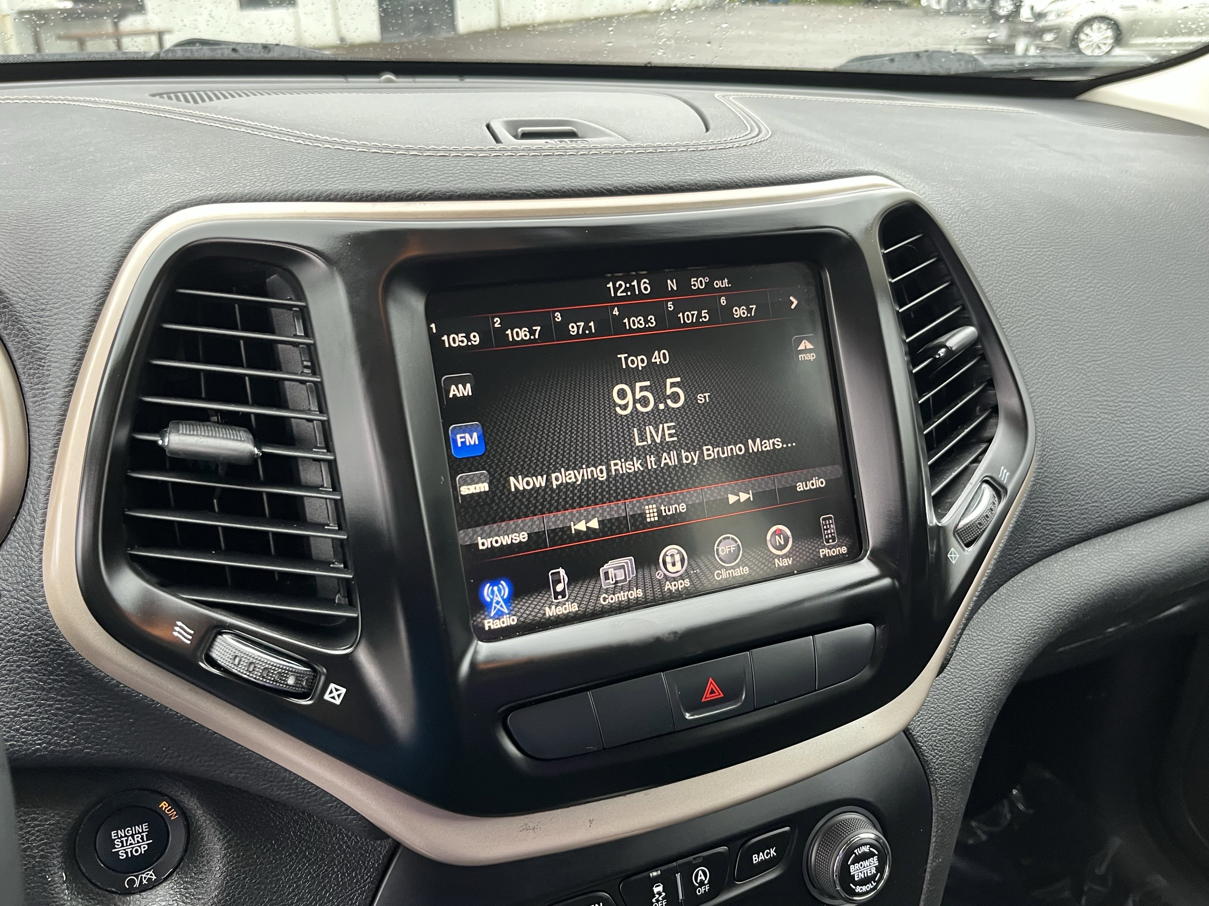 Used 2015 Jeep Cherokee Latitude w/ Comfort/Convenience Group image 20