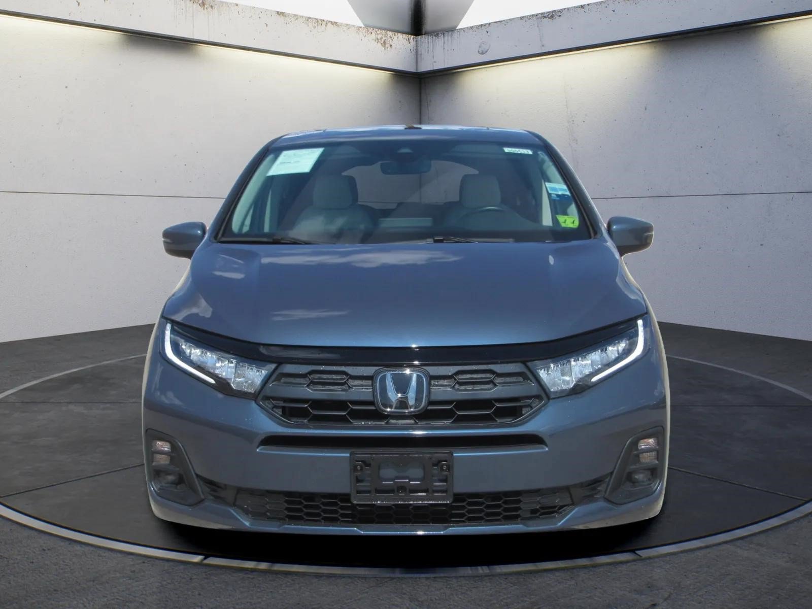 Certified 2025 Honda Odyssey EX-L image 3
