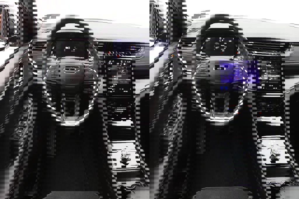 Used 2025 Jeep Grand Cherokee Altitude AWD/4WD image 12