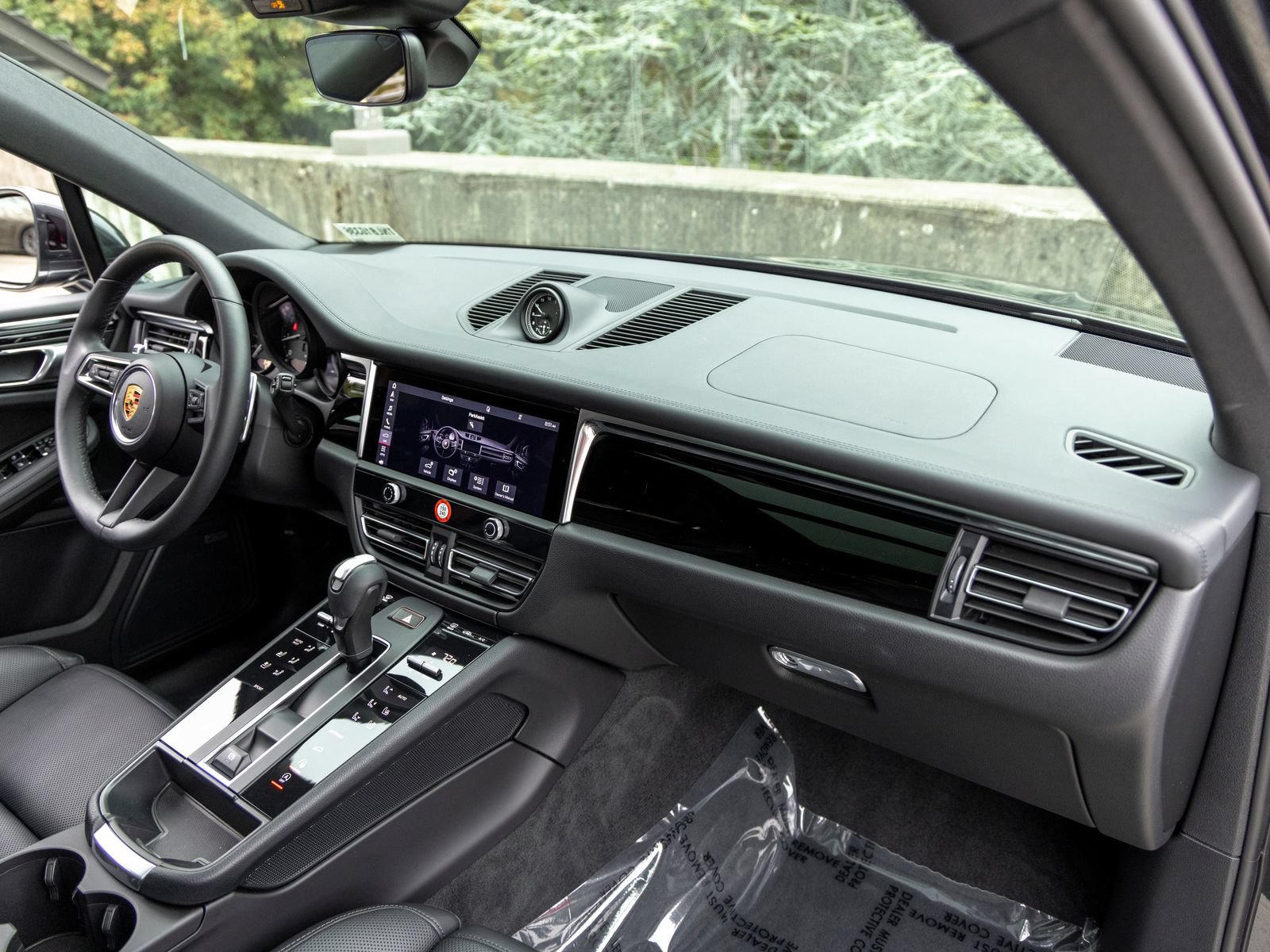 Certified 2022 Porsche Macan AWD/4WD image 56