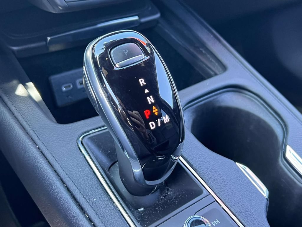 Used 2022 Cadillac XT4 Luxury w/ Cold Weather Package AWD/4WD image 34