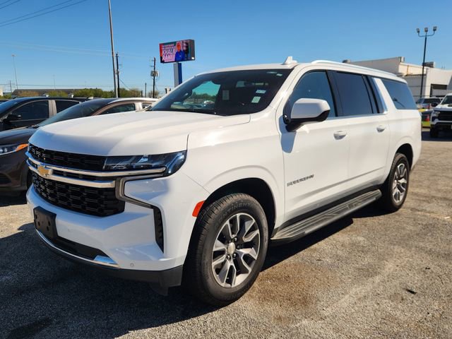 Used 2023 Chevrolet Suburban LS image 3