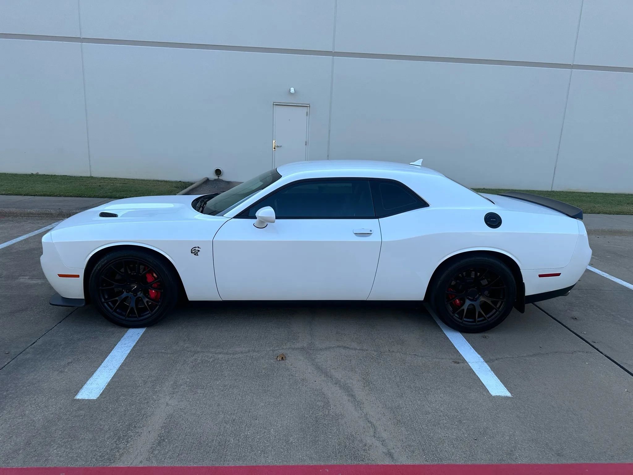 Used 2016 Dodge Challenger SRT Hellcat image 2