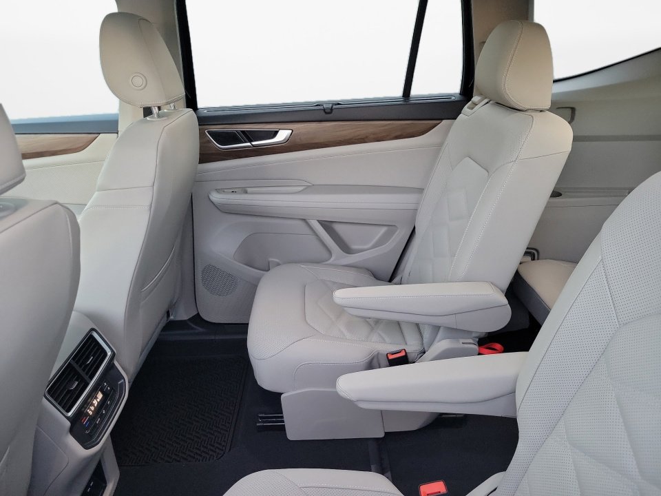 New 2026 Volkswagen Atlas SE image 13