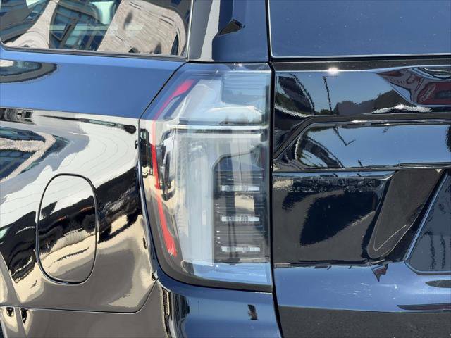 Used 2026 Chevrolet Suburban RST w/ RST Capability Package AWD/4WD image 13