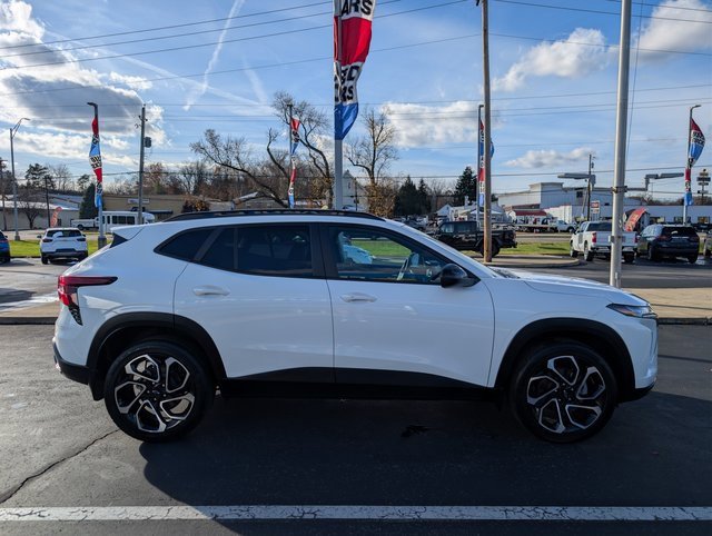Used 2024 Chevrolet Trax RS w/ Sunroof Package image 6