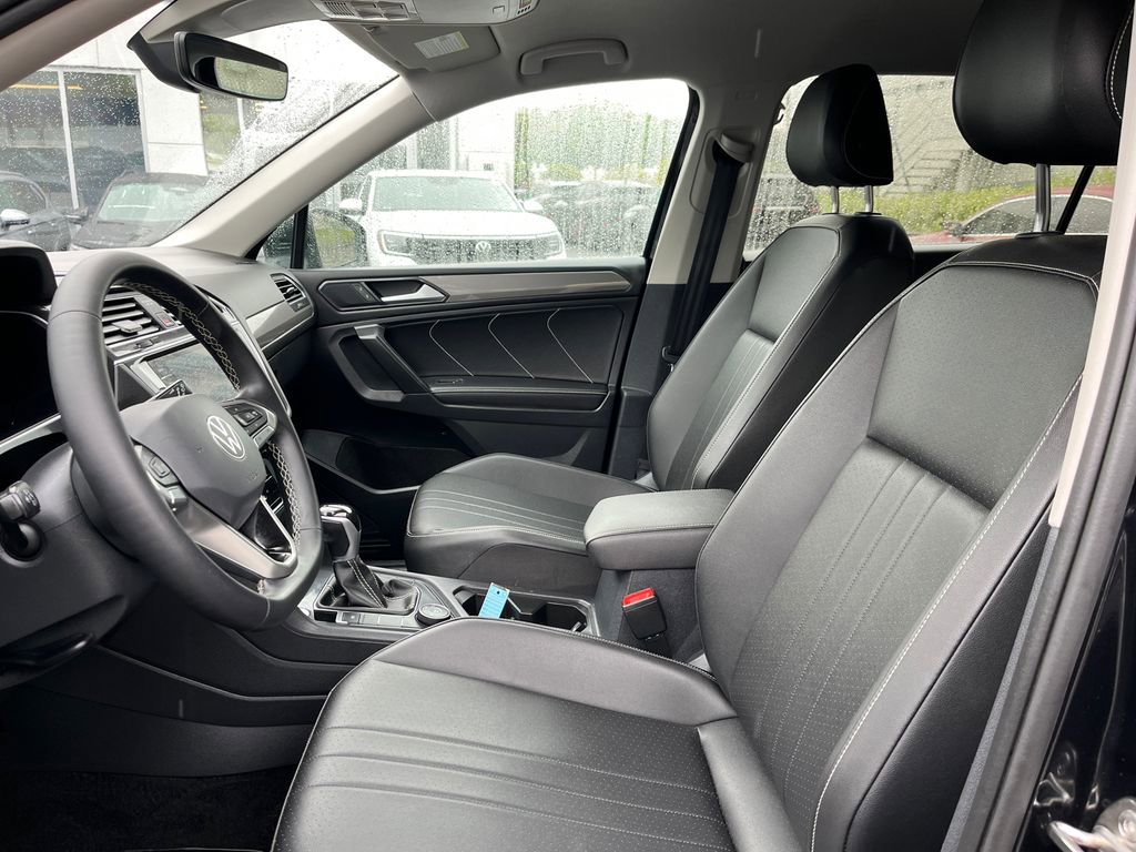 Used 2023 Volkswagen Tiguan SE AWD/4WD image 10