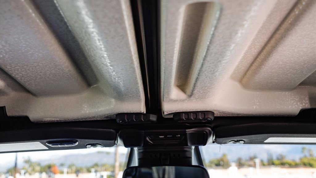 New 2026 Jeep Gladiator Rubicon w/ Steel Power Dome Hood Package AWD/4WD image 17