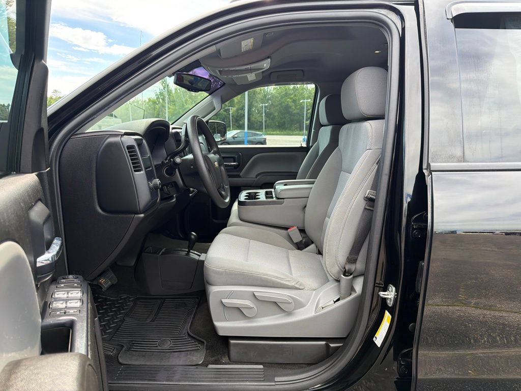 Used 2018 Chevrolet Silverado 1500 Custom w/ Custom Value Package AWD/4WD image 24