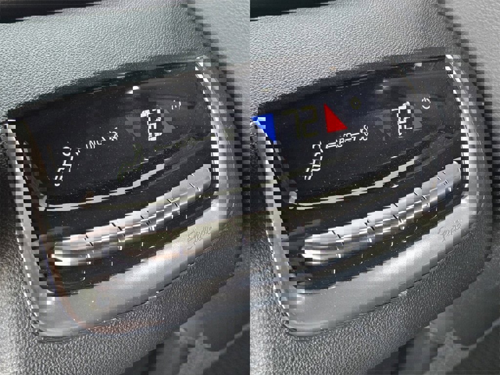 New 2025 Cadillac XT6 Luxury image 13