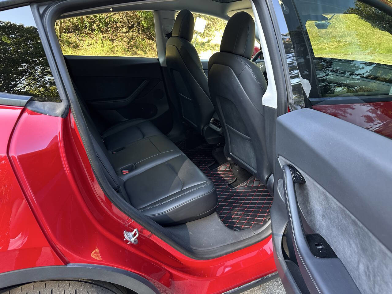 Used 2021 Tesla Model Y Long Range image 16