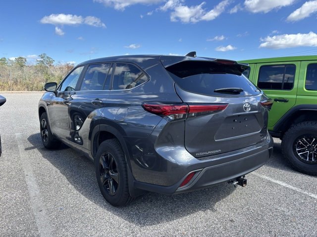 Used 2023 Toyota Highlander LE image 9