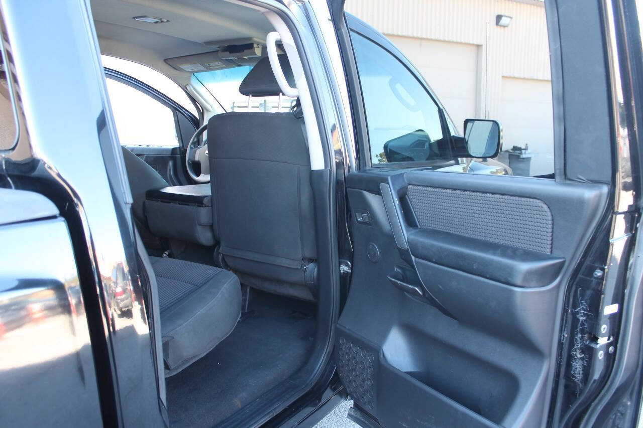 Used 2010 Nissan Titan SE RWD image 23