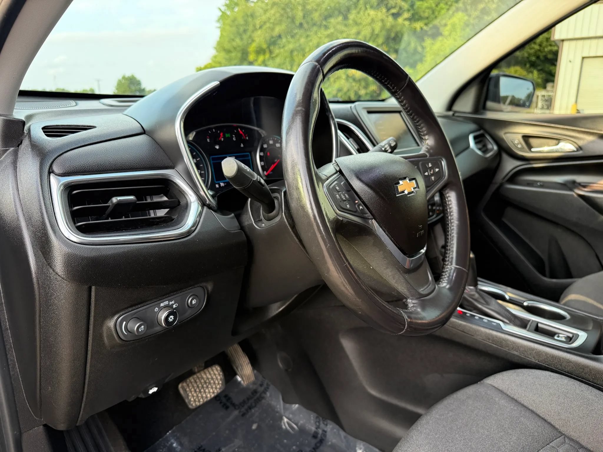 Used 2020 Chevrolet Equinox LT AWD/4WD image 17