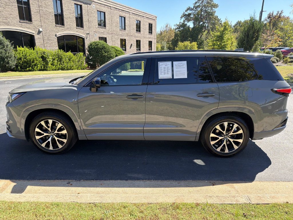 Used 2025 Lexus TX 500h AWD w/ Technology Package image 6