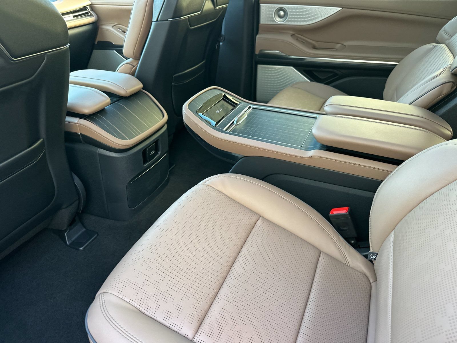 New 2027 Lincoln Navigator L Black Label AWD/4WD image 11