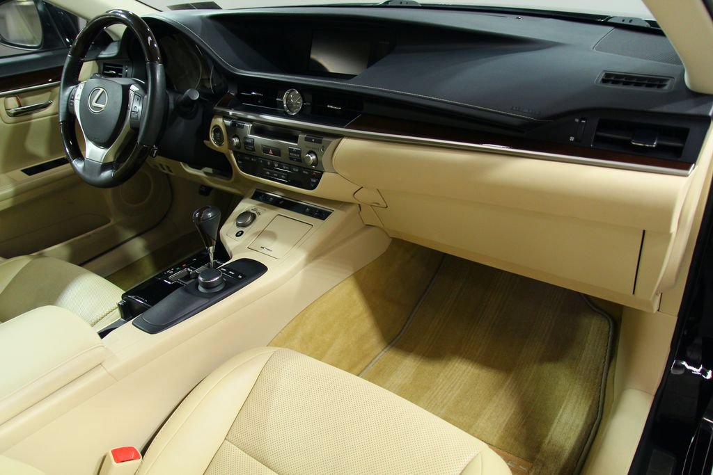 Used 2014 Lexus ES 350 w/ Premium Package FWD image 19