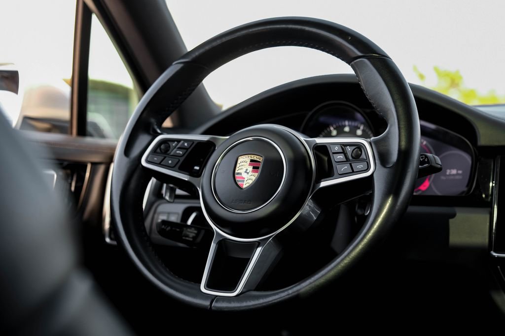 Used 2022 Porsche Cayenne AWD/4WD image 15