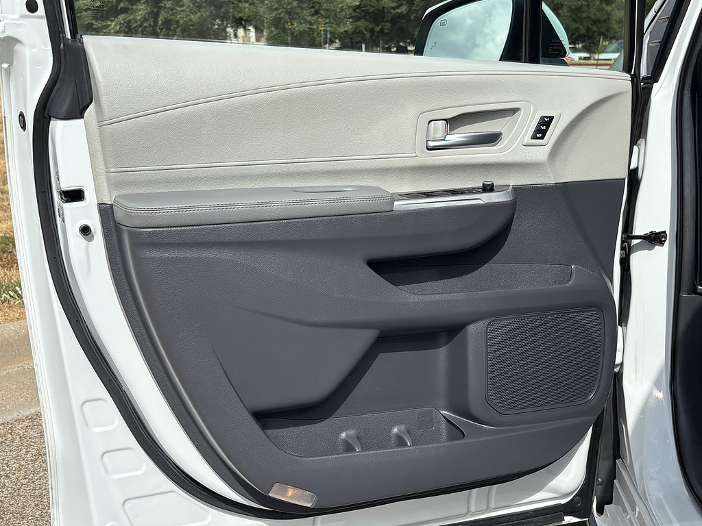 Certified 2023 Toyota Sienna Limited FWD image 45